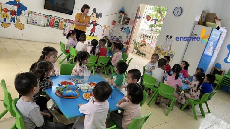 Trường mầm non Hoa Hồng tạo cho các bé những bữa ăn đầy đủ dưỡng chất