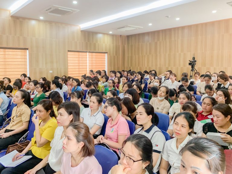 HỘI THẢO “KỂ CHUYỆN SÁNG TẠO CÙNG CHUYÊN GIA ANNA SALAMAN” TẠI LONG BIÊN - LUỒNG GIÓ MỚI THỔI HỒN NHỮNG CÂU CHUYỆN THÚ VỊ CHO TRẺ 3