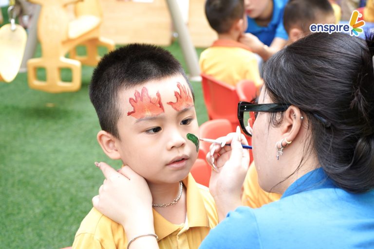 Hình ảnh Lễ hội sắc màu Trường MN Hoa Hướng Dương tại góc face painting