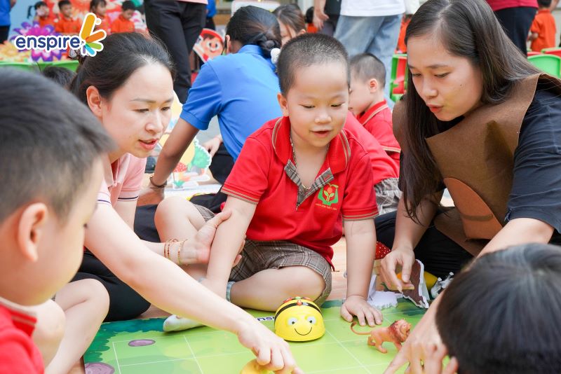 Ngày hội tiếng Anh MN Thực hành Hoa Thuỷ Tiên - Góc beebot 2