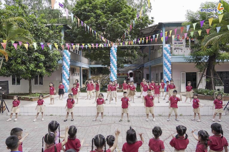 LỄ HỘI SẮC MÀU CÙNG ENSPIRE TẠI TRƯỜNG MẦM NON HOA HỒNG 83