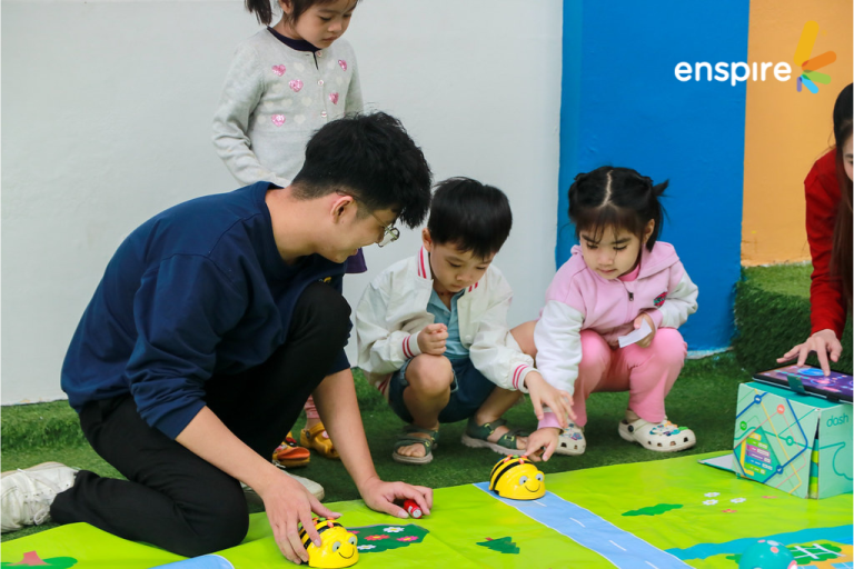 🔥 SÂN CHƠI CÔNG NGHỆ BÙNG NỔ! ENGLISH FESTIVAL CÙNG ENSPIRE TẠI MẦM NON THỰC HÀNH HOA SEN ĐÃ THÀNH CÔNG RỰC RỠ! 🔥 2