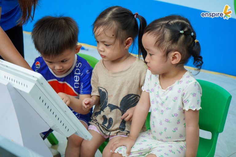 🚀 PHÁ ĐẢO THÀNH PHỐ TIẾNG ANH TẠI MN PHÚ MINH: KHI BÉ VỪA HỌC ROBOTICS, VỪA "BẮT CHUYỆN" VỚI CẢ THẾ GIỚI! 3