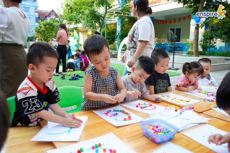 🚀 PHÁ ĐẢO THÀNH PHỐ TIẾNG ANH TẠI MN PHÚ MINH: KHI BÉ VỪA HỌC ROBOTICS, VỪA "BẮT CHUYỆN" VỚI CẢ THẾ GIỚI! 5