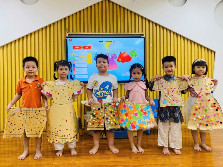 🎀 TIẾT HỌC TIẾNG ANH CHỦ ĐỀ “CLOTHES” TẠI TRƯỜNG MẦM NON NGÃ TƯ SỞ 🎀 2