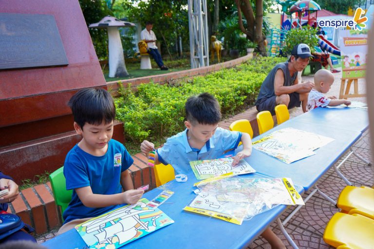 🎉 NGÀY HỘI TIẾNG ANH “KHÁM PHÁ ENSPIRE’S LAND” – HÀNH TRÌNH HỌC VUI BÙNG NỔ TẠI MẦM NON HOA MAI PHƯỜNG LONG BIÊN 3
