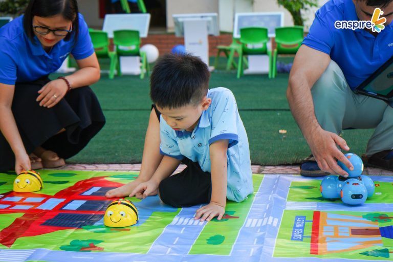 🎉 NGÀY HỘI TIẾNG ANH “KHÁM PHÁ ENSPIRE’S LAND” – HÀNH TRÌNH HỌC VUI BÙNG NỔ TẠI MẦM NON HOA MAI PHƯỜNG LONG BIÊN 1