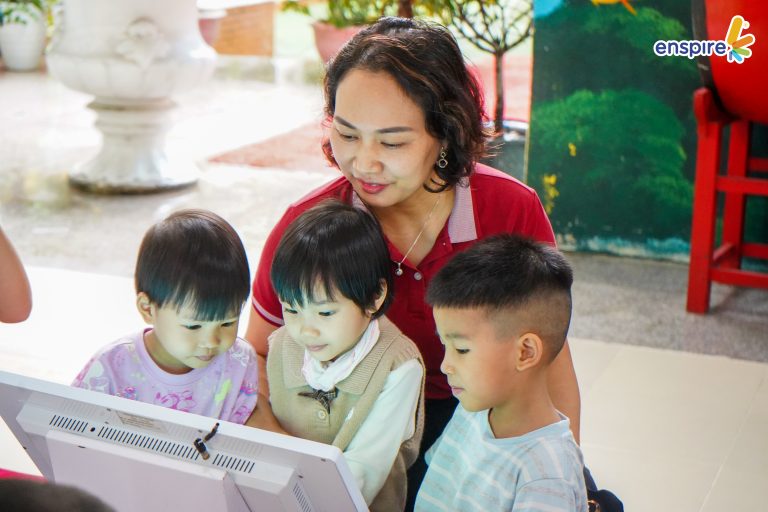 🌟 NGÀY HỘI TIẾNG ANH MẦM NON THÀNH CÔNG – HÀNH TRÌNH KHÁM PHÁ THẾ GIỚI CÔNG NGHỆ 🌈 2 🌟 NGÀY HỘI TIẾNG ANH MẦM NON THÀNH CÔNG – HÀNH TRÌNH KHÁM PHÁ THẾ GIỚI CÔNG NGHỆ 🌈 2