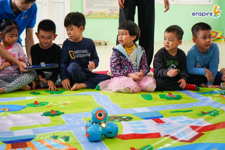 🌟 NGÀY HỘI TIẾNG ANH MẦM NON THÀNH CÔNG – HÀNH TRÌNH KHÁM PHÁ THẾ GIỚI CÔNG NGHỆ 🌈 1 🌟 NGÀY HỘI TIẾNG ANH MẦM NON THÀNH CÔNG – HÀNH TRÌNH KHÁM PHÁ THẾ GIỚI CÔNG NGHỆ 🌈 1