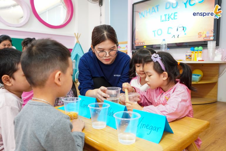 WE HAVE FUN – Khám phá STEAM với hoạt động “Dancing Popcorn” cùng các bé Trường Mầm non Hoa Hồng 2 WE HAVE FUN – Khám phá STEAM với hoạt động “Dancing Popcorn” cùng các bé Trường Mầm non Hoa Hồng 2