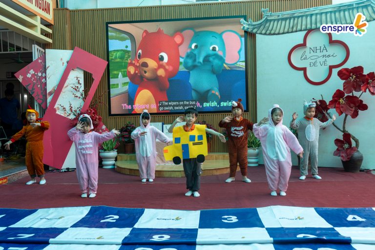 RUNG CHUÔNG VÀNG – KHÔNG KHÍ BÙNG NỔ TẠI HOA HỒNG - HOÀNG MAI 1 RUNG CHUÔNG VÀNG – KHÔNG KHÍ BÙNG NỔ TẠI HOA HỒNG - HOÀNG MAI 1