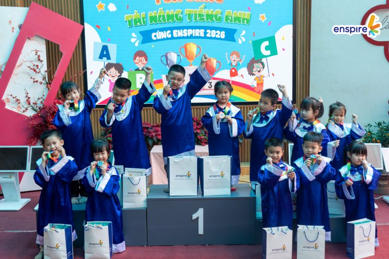 RUNG CHUÔNG VÀNG – KHÔNG KHÍ BÙNG NỔ TẠI HOA HỒNG - HOÀNG MAI 12