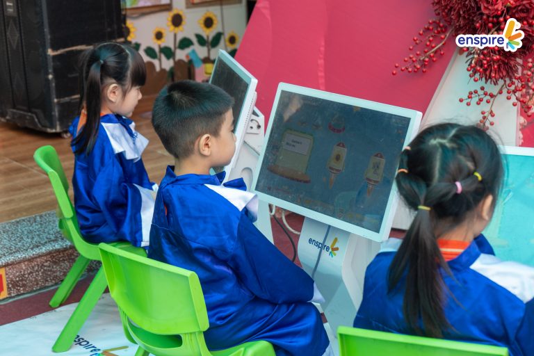 RUNG CHUÔNG VÀNG – KHÔNG KHÍ BÙNG NỔ TẠI HOA HỒNG - HOÀNG MAI 3 RUNG CHUÔNG VÀNG – KHÔNG KHÍ BÙNG NỔ TẠI HOA HỒNG - HOÀNG MAI 3