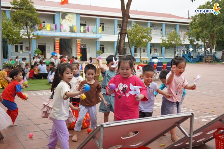 NGÀY HỘI TIẾNG ANH – “BÉ VUI HỌC, CHƠI MÊ SAY” TẠI TRƯỜNG MẦM NON QUỲNH ĐÔ 3 NGÀY HỘI TIẾNG ANH – “BÉ VUI HỌC, CHƠI MÊ SAY” TẠI TRƯỜNG MẦM NON QUỲNH ĐÔ 3