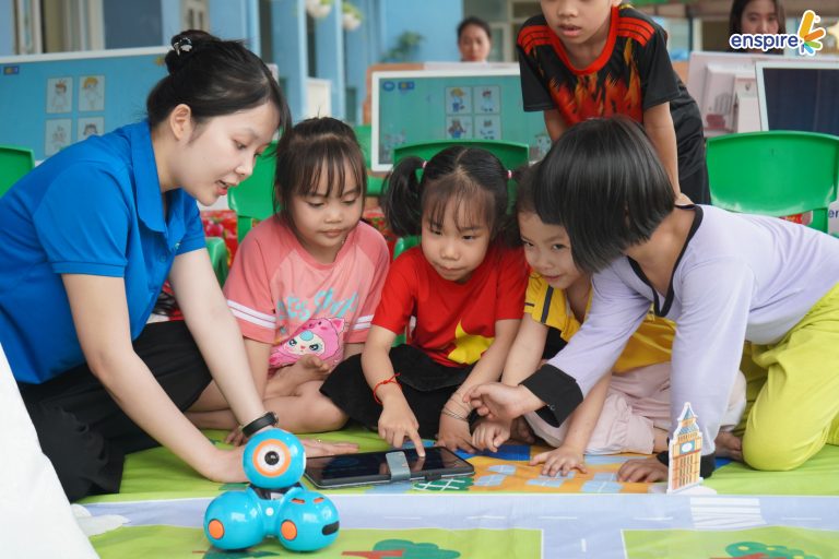 NGÀY HỘI TIẾNG ANH – “BÉ VUI HỌC, CHƠI MÊ SAY” TẠI TRƯỜNG MẦM NON QUỲNH ĐÔ 1 NGÀY HỘI TIẾNG ANH – “BÉ VUI HỌC, CHƠI MÊ SAY” TẠI TRƯỜNG MẦM NON QUỲNH ĐÔ 1