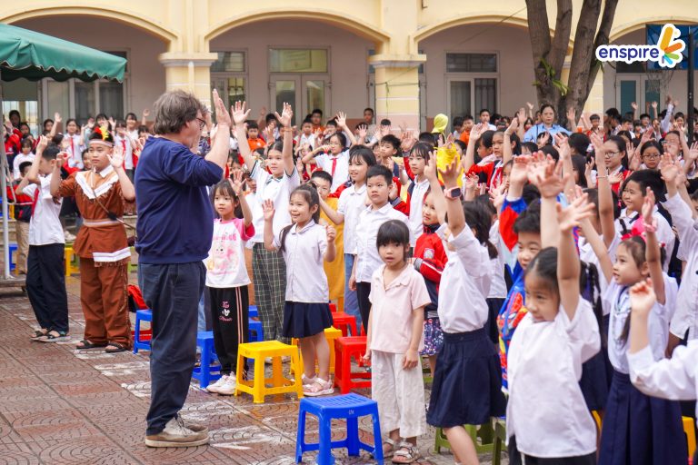 CHƯƠNG TRÌNH “GIAO LƯU SÂN KHẤU TIẾNG ANH” TRƯỜNG TIỂU HỌC MỄ TRÌ 3 CHƯƠNG TRÌNH “GIAO LƯU SÂN KHẤU TIẾNG ANH” TRƯỜNG TIỂU HỌC MỄ TRÌ 3