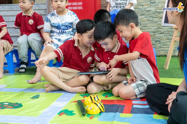 NGÀY HỘI TIẾNG ANH CÔNG NGHỆ – SÂN CHƠI TRẢI NGHIỆM ĐẦY CẢM HỨNG TẠI TRƯỜNG MẦM NON HOA SEN 3 NGÀY HỘI TIẾNG ANH CÔNG NGHỆ – SÂN CHƠI TRẢI NGHIỆM ĐẦY CẢM HỨNG TẠI TRƯỜNG MẦM NON HOA SEN 3