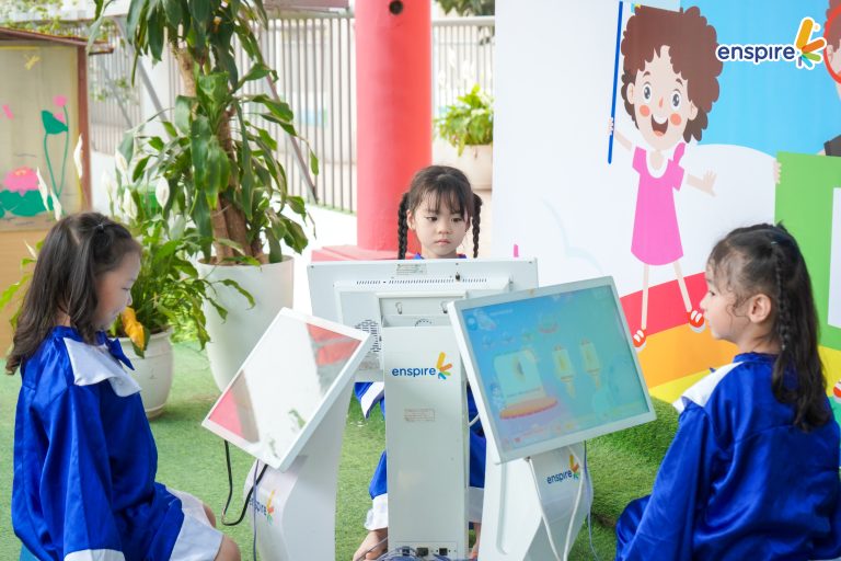 ENSPIRE ENGLISH GOLDEN BELL – HÀNH TRÌNH TỎA SÁNG CỦA NHỮNG NHÀ VÔ ĐỊCH NHÍ TẠI TRƯỜNG MẦM NON HOA SEN 4 ENSPIRE ENGLISH GOLDEN BELL – HÀNH TRÌNH TỎA SÁNG CỦA NHỮNG NHÀ VÔ ĐỊCH NHÍ TẠI TRƯỜNG MẦM NON HOA SEN 4