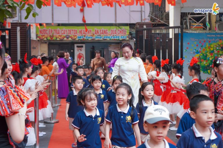 NGÀY HỘI TRẢI NGHIỆM TIẾNG ANH – ENGLISH FESTIVAL TẠI TRƯỜNG TIỂU HỌC QUỲNH MAI 9