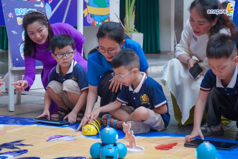 NGÀY HỘI TRẢI NGHIỆM TIẾNG ANH – ENGLISH FESTIVAL TẠI TRƯỜNG TIỂU HỌC QUỲNH MAI 2