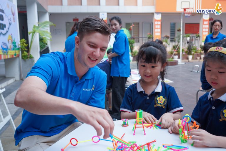 NGÀY HỘI TRẢI NGHIỆM TIẾNG ANH – ENGLISH FESTIVAL TẠI TRƯỜNG TIỂU HỌC QUỲNH MAI 7