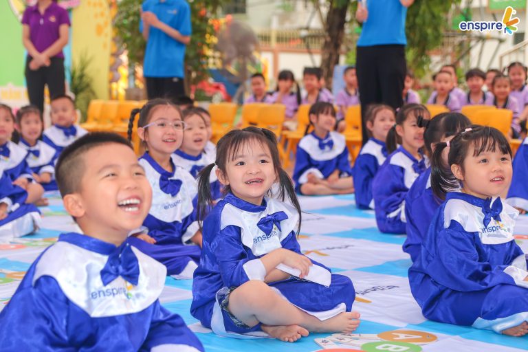 Cuộc thi tiếng Anh mầm non Enspire 2025 – 2026 là sân chơi tiếng Anh dành cho trẻ mầm non tại Trường Mầm non Tuổi Hoa, giúp các bé tự tin thể hiện khả năng ngôn ngữ thông qua các vòng thi Rung chuông vàng sinh động và hấp dẫn.