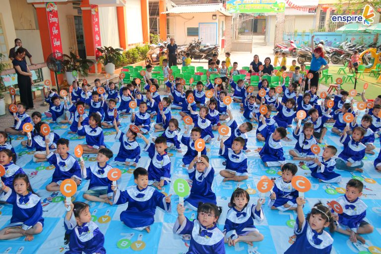 KHƠI DẬY NIỀM ĐAM MÊ HỌC TẬP QUA CHƯƠNG TRÌNH TIẾNG ANH TRẢI NGHIỆM RUNG CHUÔNG VÀNG TẠI TRƯỜNG MẦM NON YÊN NGHĨA 2 KHƠI DẬY NIỀM ĐAM MÊ HỌC TẬP QUA CHƯƠNG TRÌNH TIẾNG ANH TRẢI NGHIỆM RUNG CHUÔNG VÀNG TẠI TRƯỜNG MẦM NON YÊN NGHĨA 2