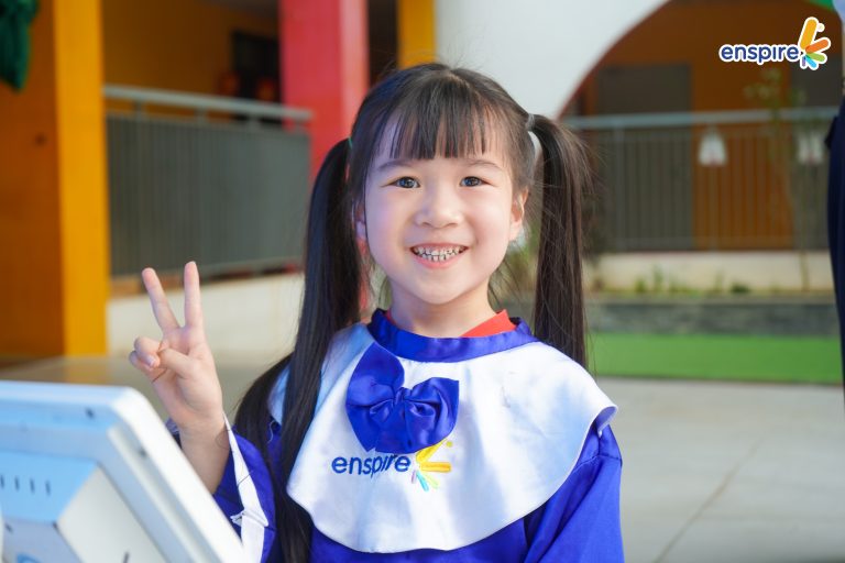 Học sinh chuẩn bị tham gia vòng 2 thi máy tại Rung Chuông Vàng Enspire 2026