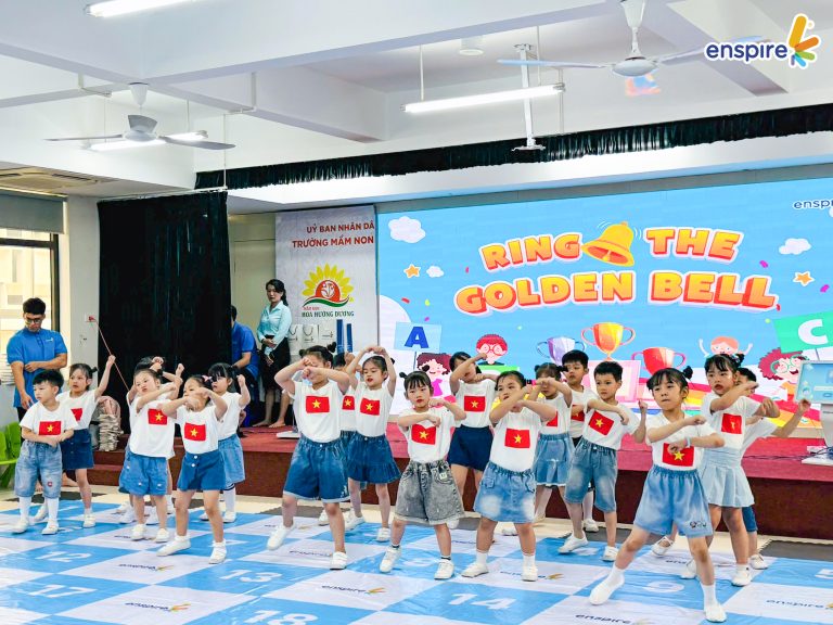 Văn nghệ chào mừng sự kiện Rung chuông vàng tiếng Anh mầm non tại trường Hoa Hướng Dương