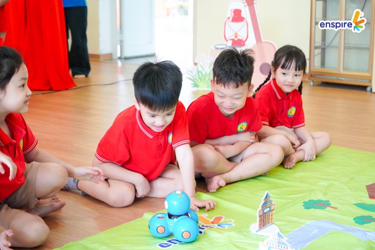 ENSPIRE ĐỒNG HÀNH CÙNG TRƯỜNG MẦM NON CHU VĂN AN TẠI LỄ CÔNG BỐ QUYẾT ĐỊNH ĐỔI TÊN -DẤU MỐC NĂM HỌC 2025 -2026 3