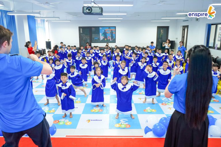 RUNG CHUÔNG VÀNG - TỎA SÁNG TÀI NĂNG TIẾNG ANH CÙNG ENSPIRE 2026 TẠI TRƯỜNG MẦM NON TUỔI THƠ – SÂN CHƠI BỔ ÍCH GIÚP TRẺ TỰ TIN TỎA SÁNG 3 RUNG CHUÔNG VÀNG - TỎA SÁNG TÀI NĂNG TIẾNG ANH CÙNG ENSPIRE 2026 TẠI TRƯỜNG MẦM NON TUỔI THƠ – SÂN CHƠI BỔ ÍCH GIÚP TRẺ TỰ TIN TỎA SÁNG 3