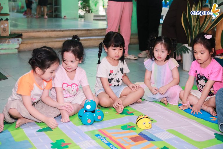 RUNG CHUÔNG VÀNG & NGÀY HỘI TIẾNG ANH ENSPIRE 2026 TẠI TRƯỜNG MẦM NON TRUNG HÒA: MỘT NGÀY HỘI – MUÔN VÀN TRẢI NGHIỆM 2 RUNG CHUÔNG VÀNG & NGÀY HỘI TIẾNG ANH ENSPIRE 2026 TẠI TRƯỜNG MẦM NON TRUNG HÒA: MỘT NGÀY HỘI – MUÔN VÀN TRẢI NGHIỆM 2